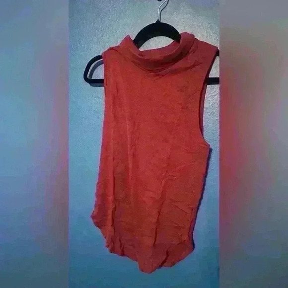 Free People NWOT Sleeveless Turtleneck Top Size S - Picture 2 of 4